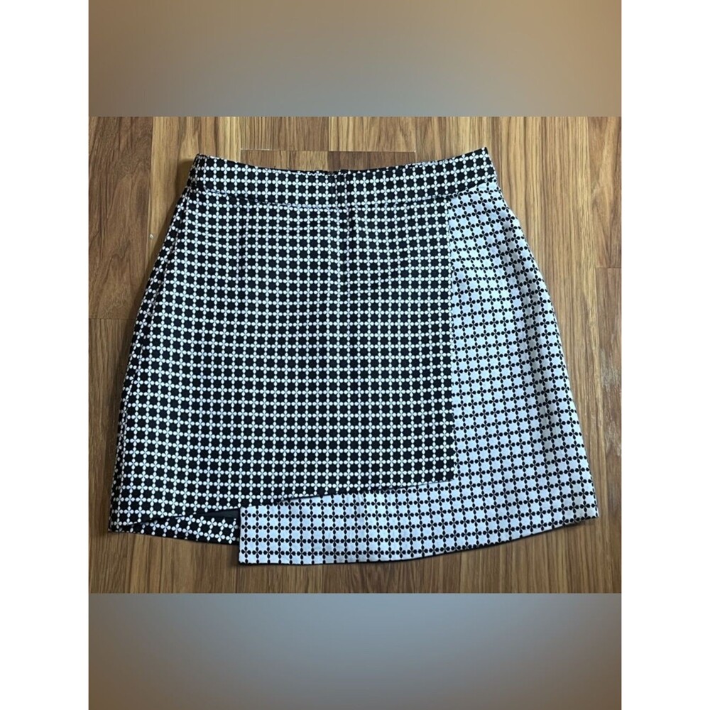 Moon black and white geometric print mini skirt asymmetric front detailSize S